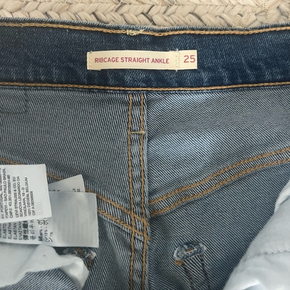 Levi's Ribcage Straight Ankle Jeans - Picture 6 of 6